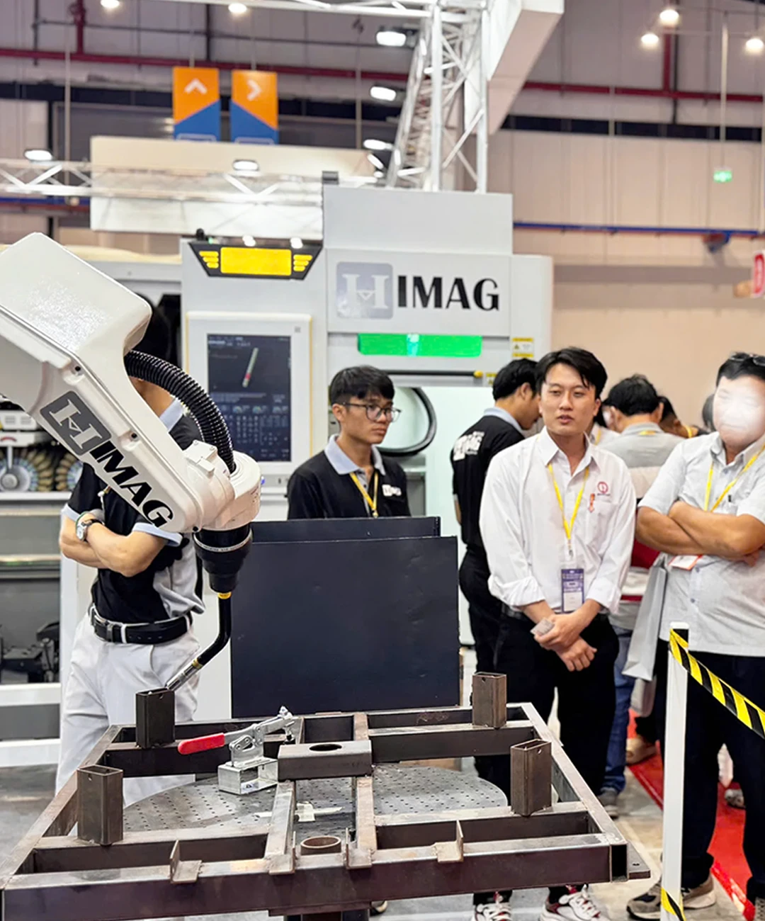 TRANG CHỦ 161 anh tu van khach hang